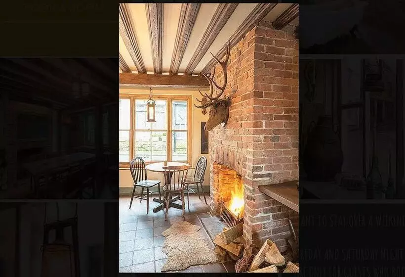 تختخواب و صبحانه The Standard Inn