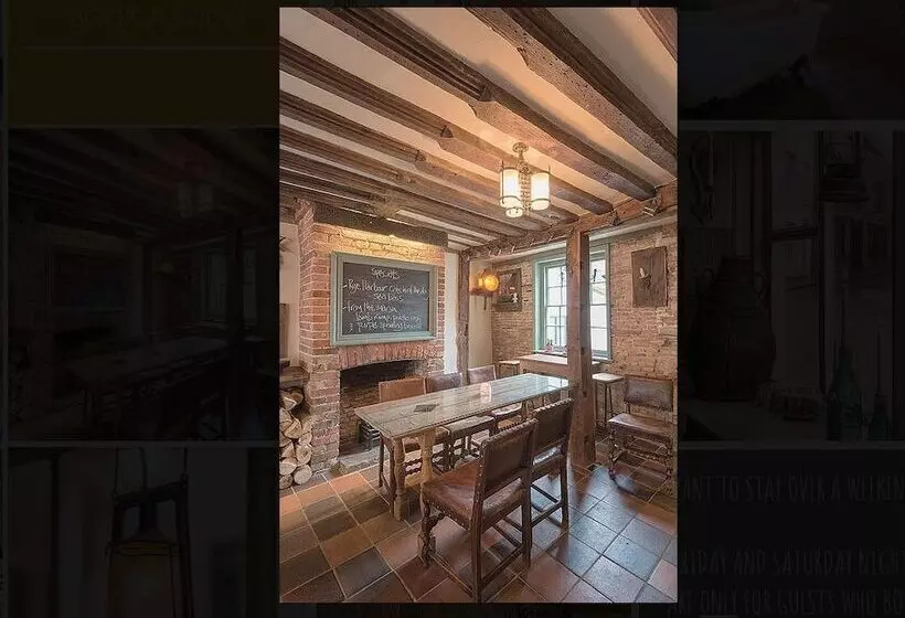 تختخواب و صبحانه The Standard Inn