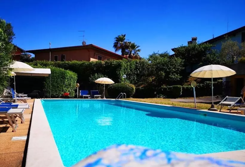 ホテル Albergo B&b Tenesi