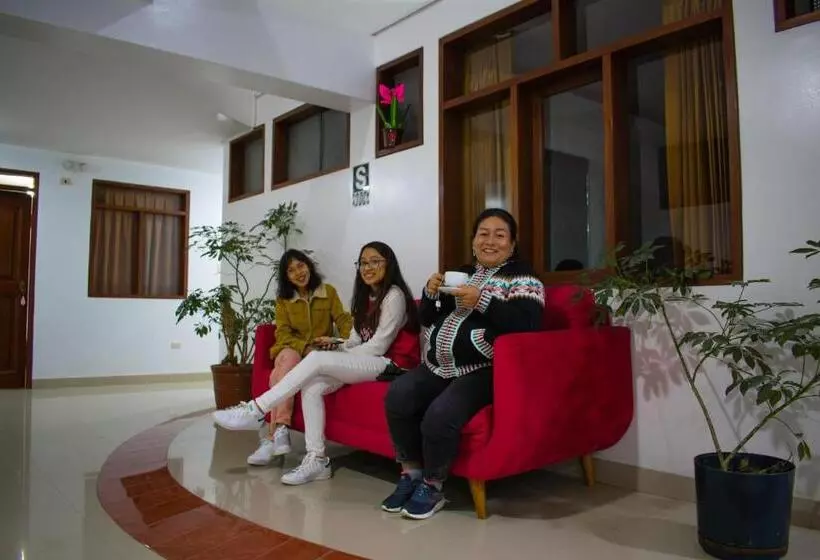 ホテル Explorer Deluxe