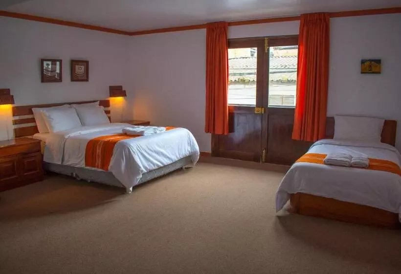 ホテル Explorer Deluxe