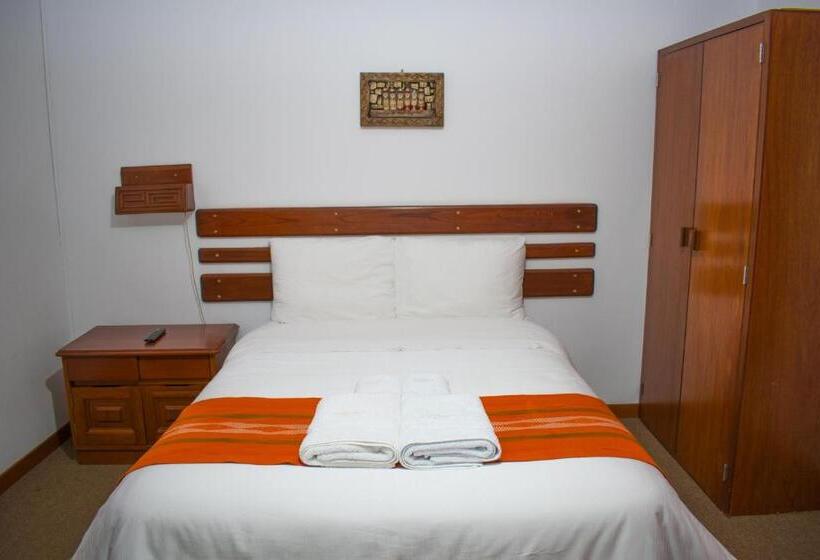 Hotel Explorer Deluxe