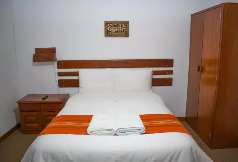 ホテル Explorer Deluxe