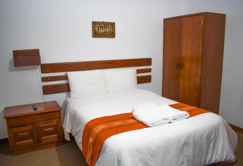 Hotel Explorer Deluxe