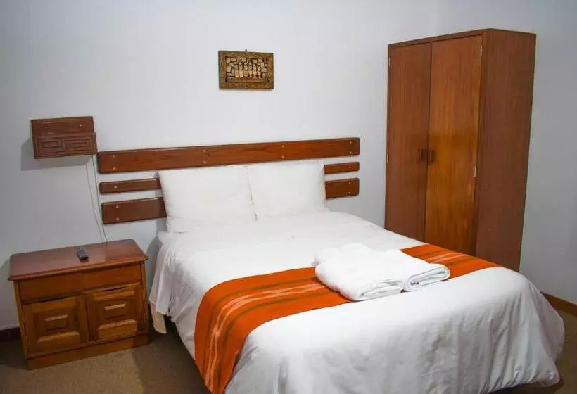 ホテル Explorer Deluxe