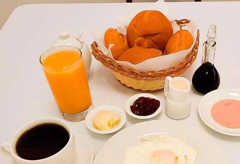 Hotel Explorer Deluxe