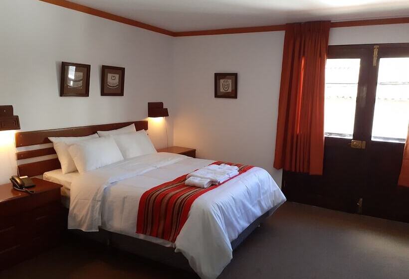 Hotel Explorer Deluxe