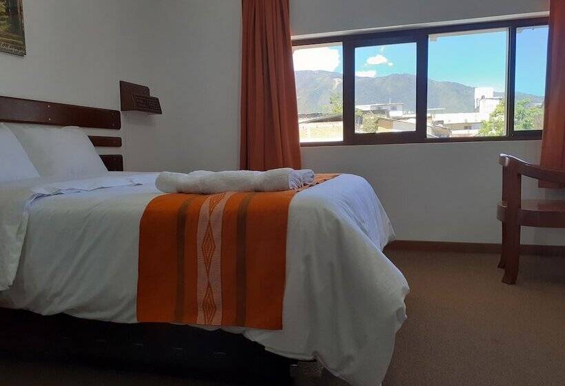 Hotel Explorer Deluxe