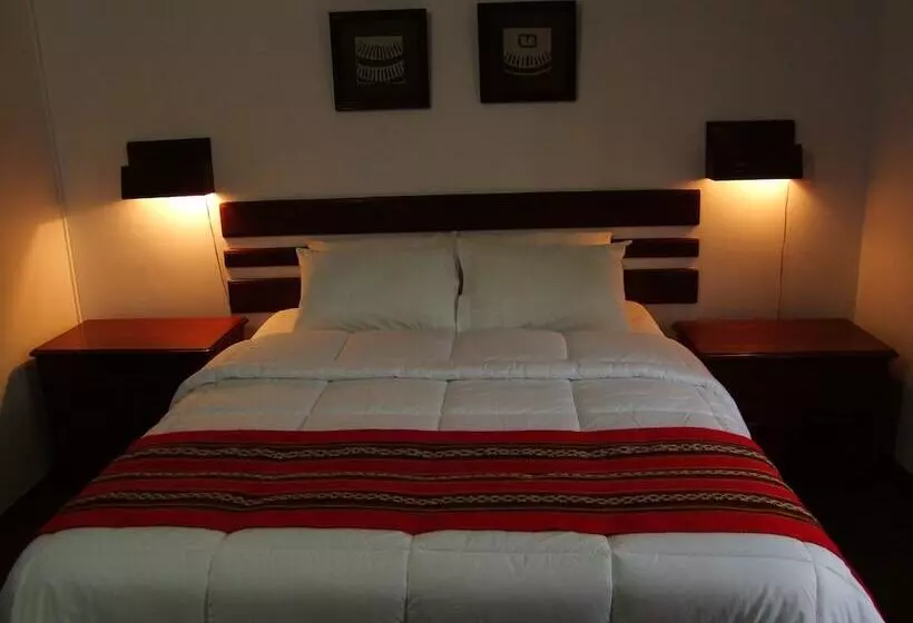 ホテル Explorer Deluxe