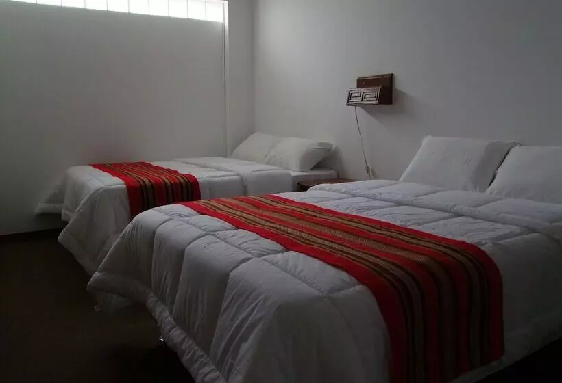 ホテル Explorer Deluxe