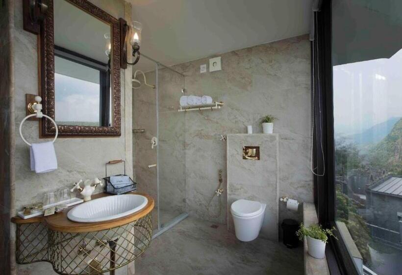 ホテル Hills & Hues