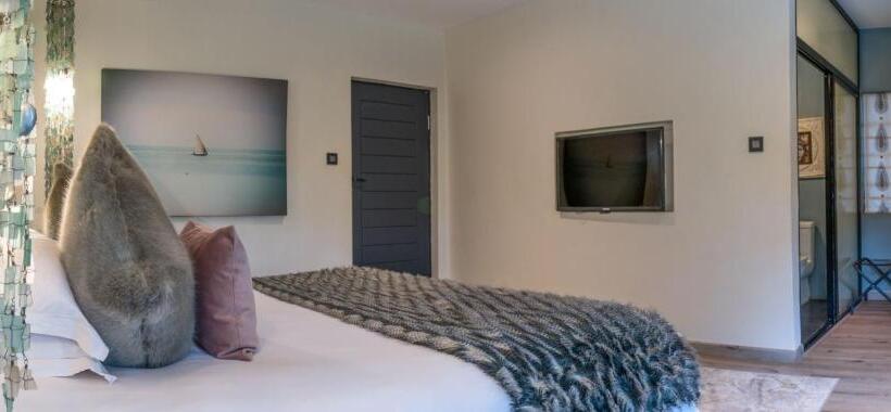 هتل Latitude 13 Degrees