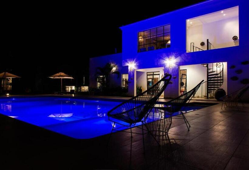 هتل Latitude 13 Degrees