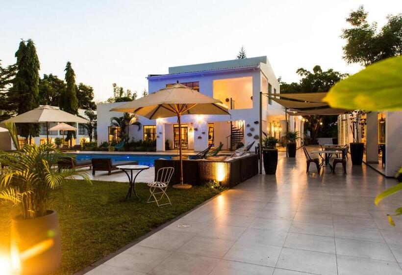 هتل Latitude 13 Degrees