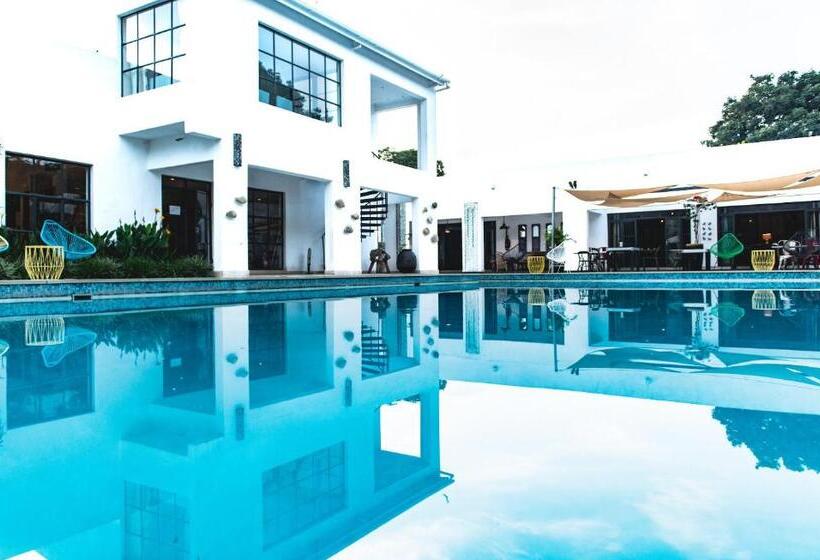 هتل Latitude 13 Degrees