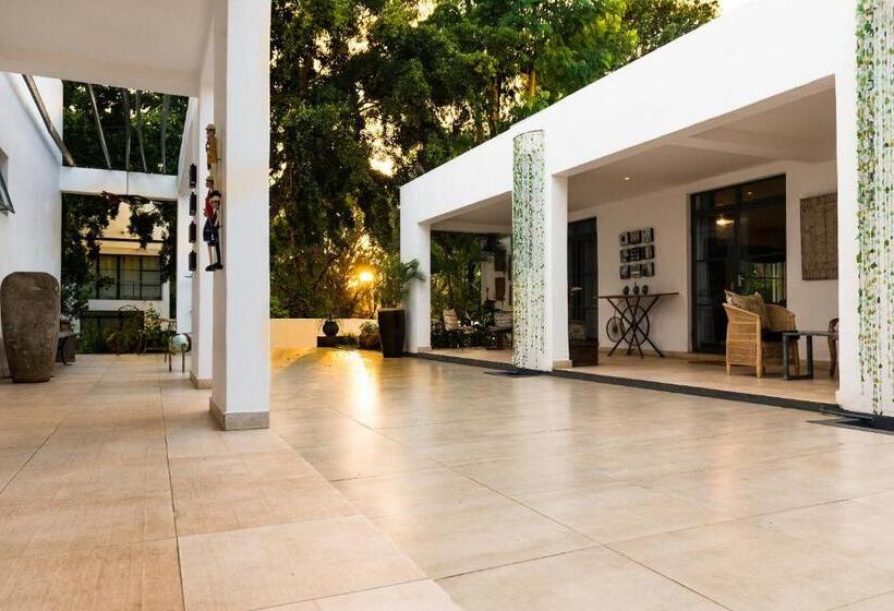 هتل Latitude 13 Degrees