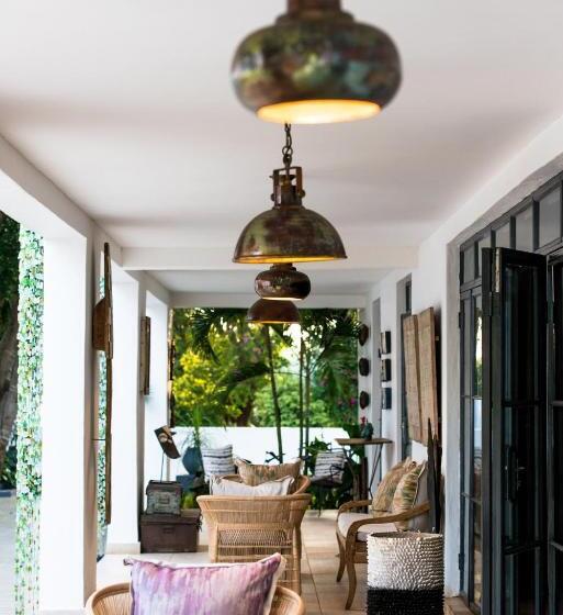 هتل Latitude 13 Degrees