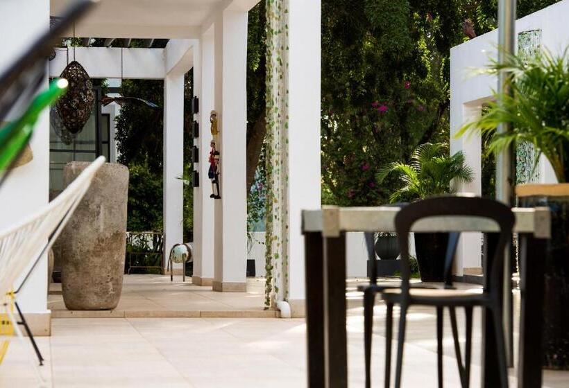 هتل Latitude 13 Degrees