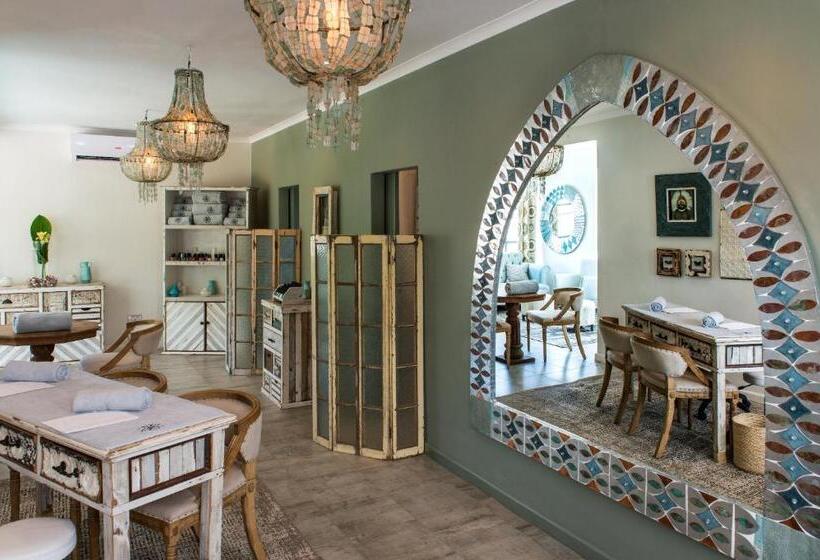 هتل Latitude 13 Degrees