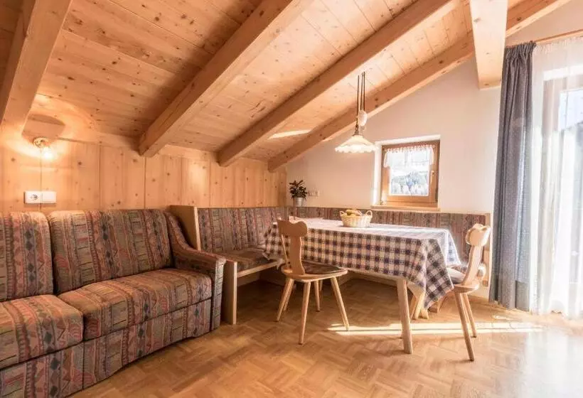 Aamiaismajoitus (B&B) Tlisüra