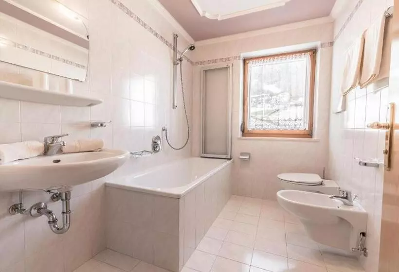 Aamiaismajoitus (B&B) Tlisüra