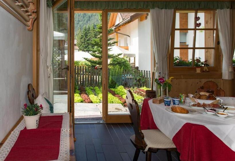 Bed and Breakfast La ücia By Fana Ladina