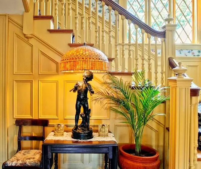 تختخواب و صبحانه Thornhedge Inn