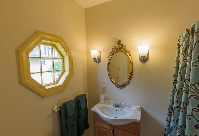 تختخواب و صبحانه Thornhedge Inn