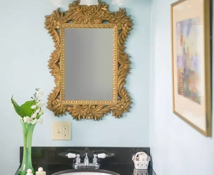 تختخواب و صبحانه Thornhedge Inn