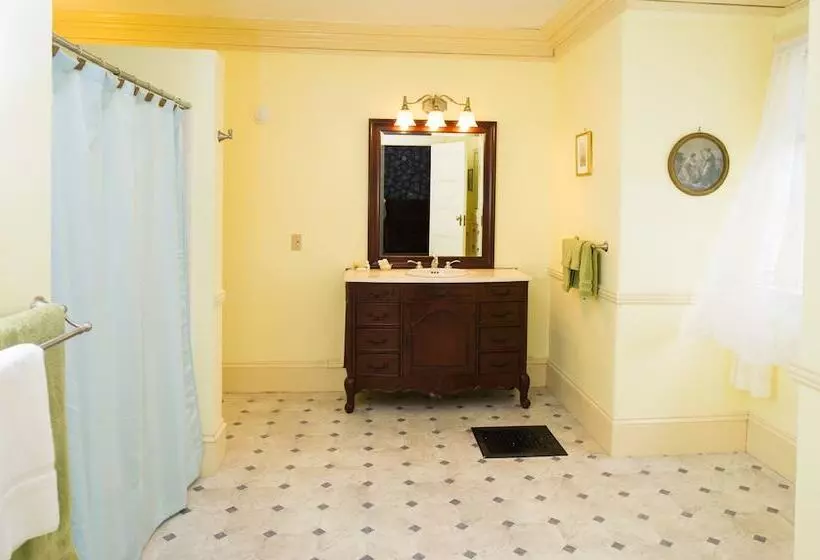 تختخواب و صبحانه Thornhedge Inn