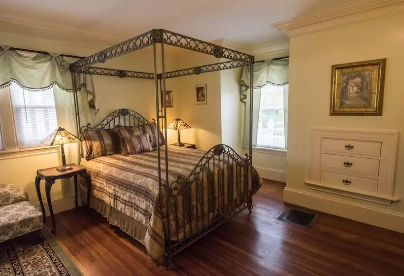 تختخواب و صبحانه Thornhedge Inn