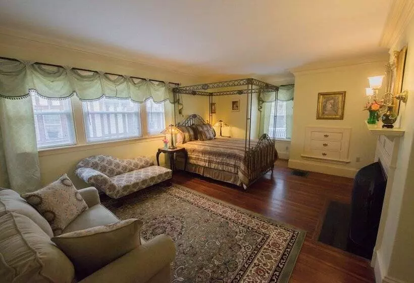 تختخواب و صبحانه Thornhedge Inn