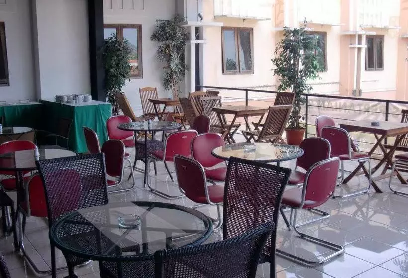 Hotel Captial O 2205  3 Intan