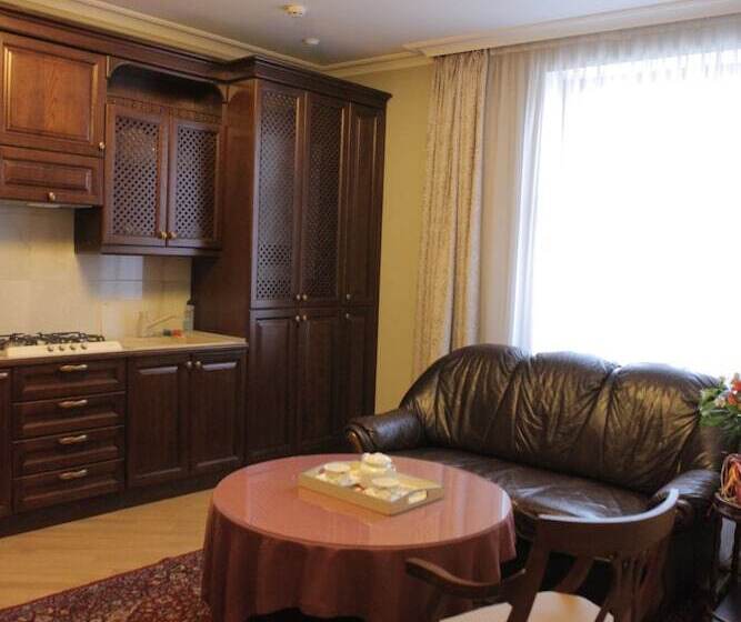 هتل British Club Lviv