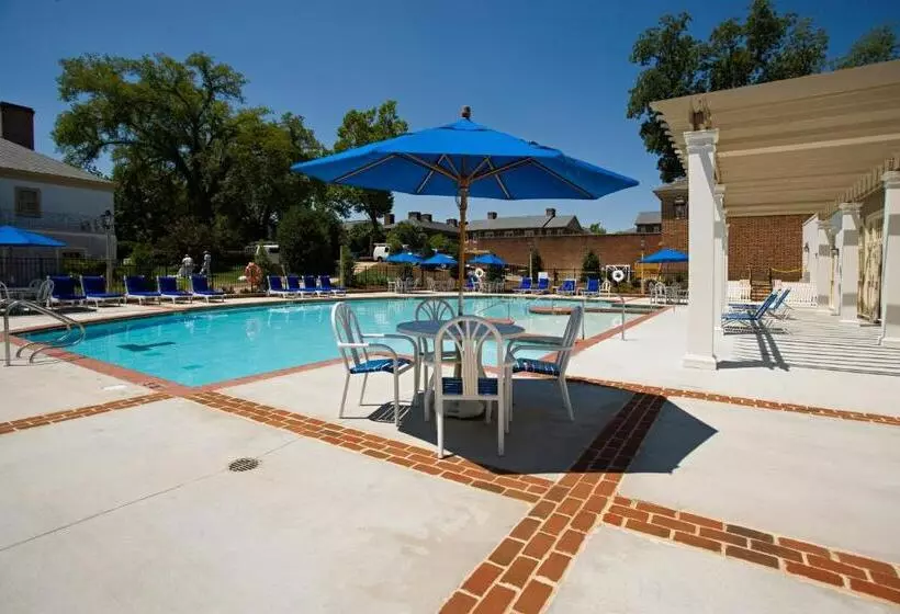 Griffin Hotel, An Official Colonial Williamsburg