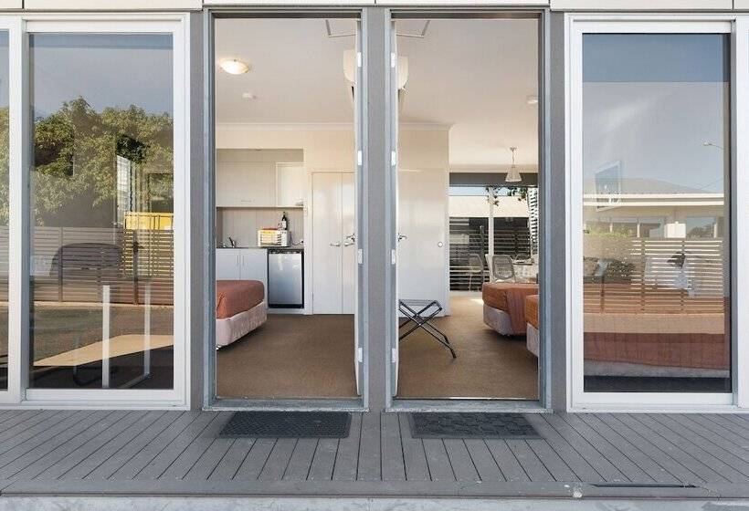 Мотель Smart Stayzzz Inns