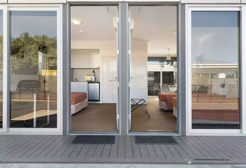 Motel Smart Stayzzz Inns