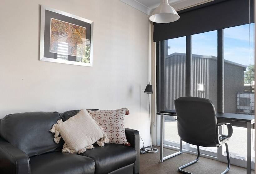 Мотель Smart Stayzzz Inns