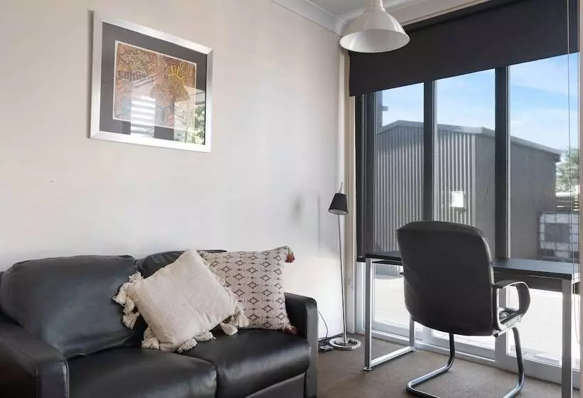 Motel Smart Stayzzz Inns