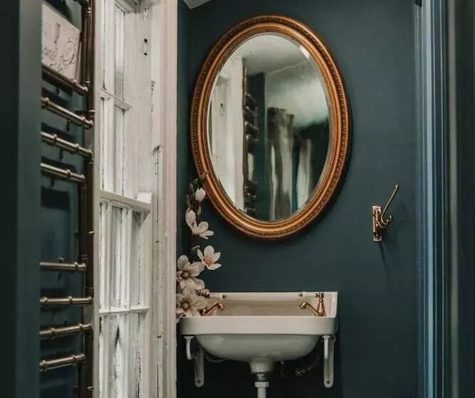 Spoon And The Stars Hostel