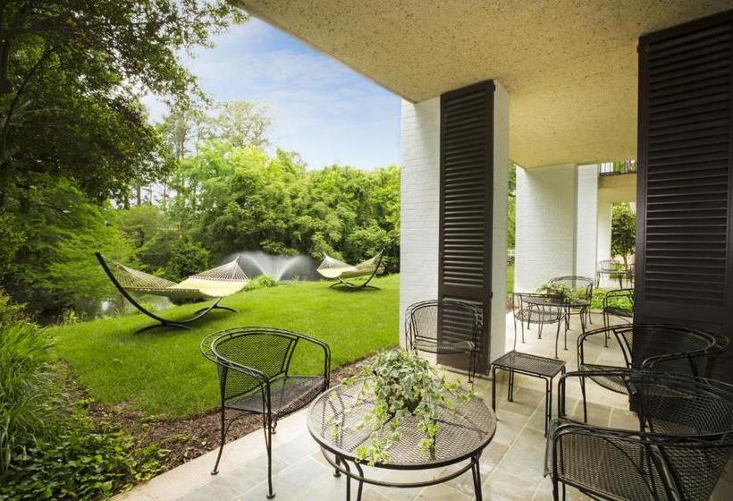 Griffin Hotel, An Official Colonial Williamsburg