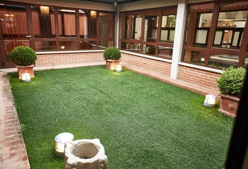 Hotelli Albergo Trattoria Il Leone