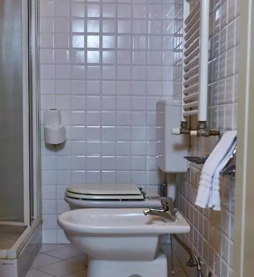 Hotelli Albergo Trattoria Il Leone