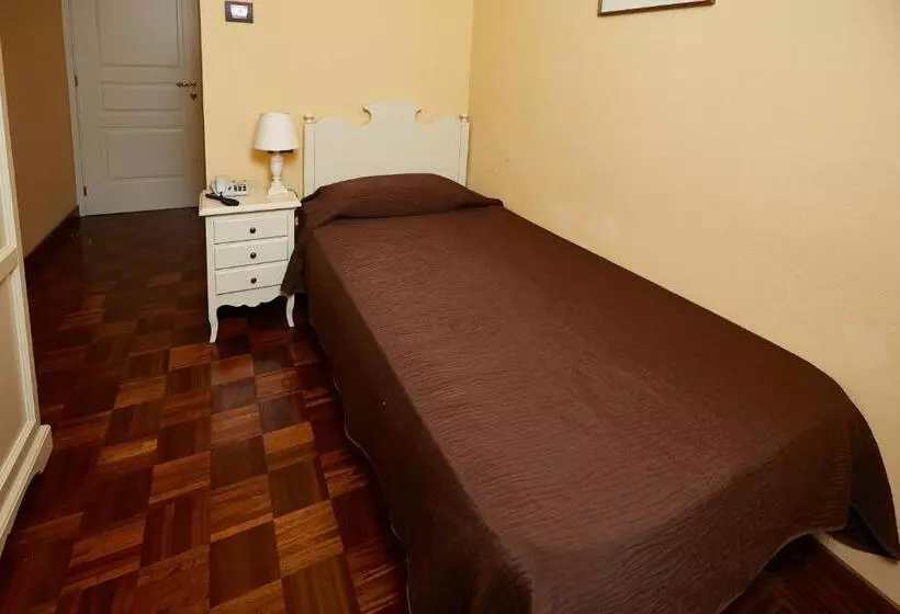 Hotelli Albergo Trattoria Il Leone