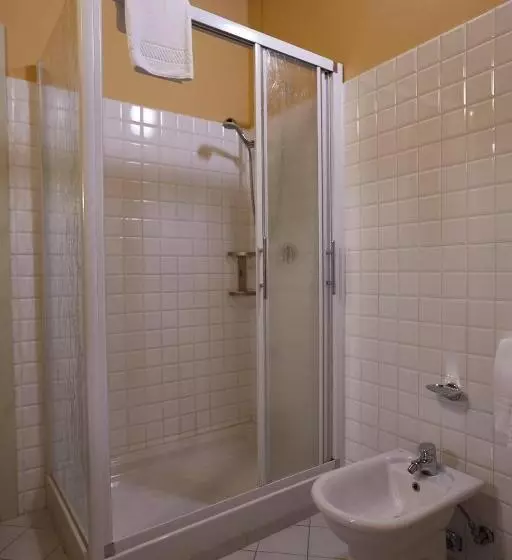 Hotelli Albergo Trattoria Il Leone