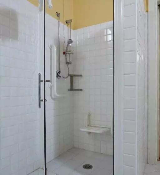 Hotelli Albergo Trattoria Il Leone