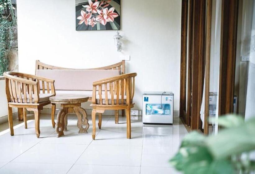 Amed Cafe & Hotel Kebun Wayan