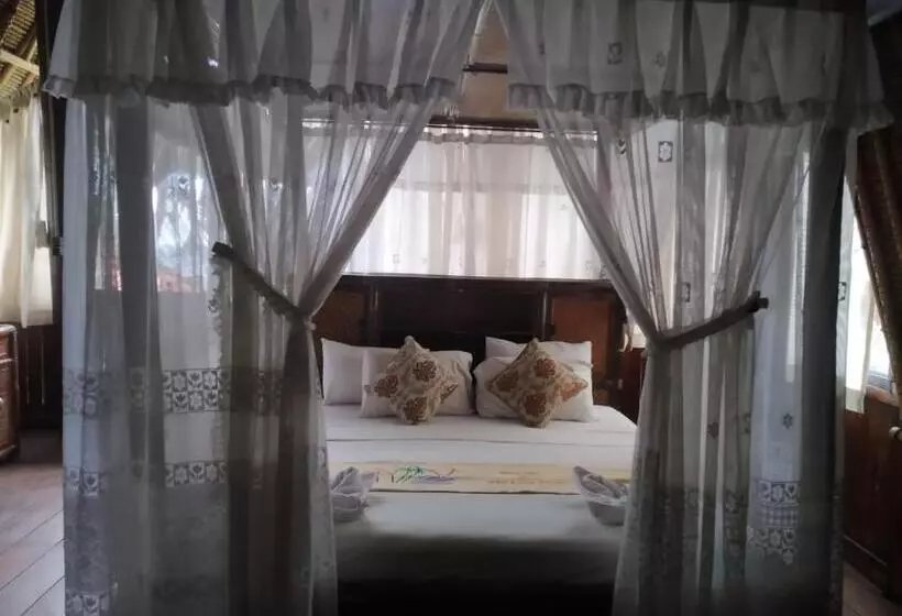 Amed Cafe & Hotel Kebun Wayan