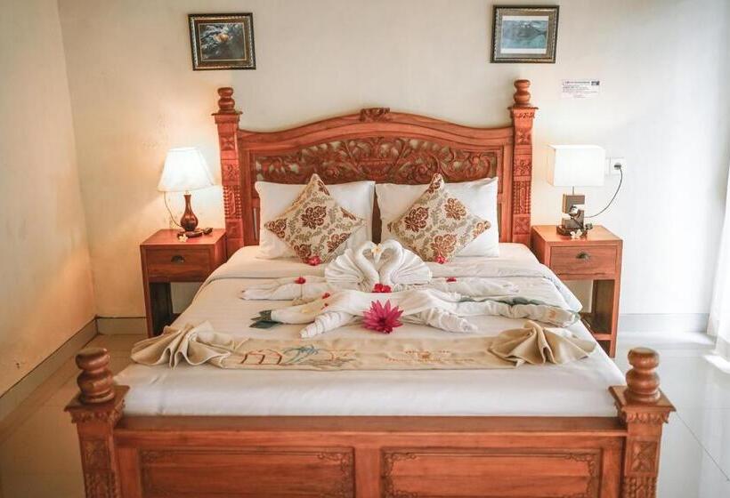 Amed Cafe & Hotel Kebun Wayan