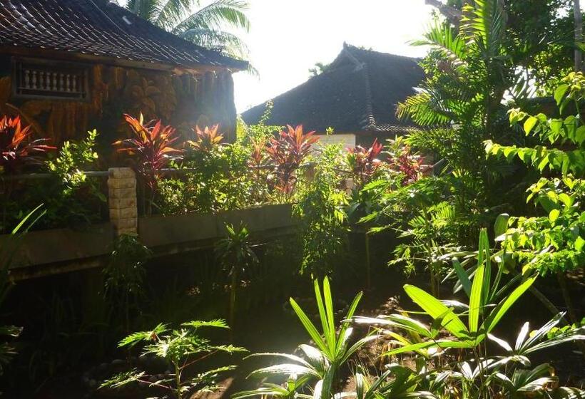 Amed Cafe & Hotel Kebun Wayan